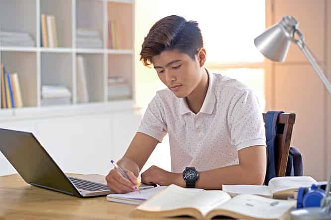 IvyWise Live: Catch Their Eye: How to Write Compelling College Application Essays
